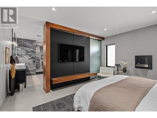 606 Willms Road, Kelowna, BC - Indoor Photo Showing Bedroom