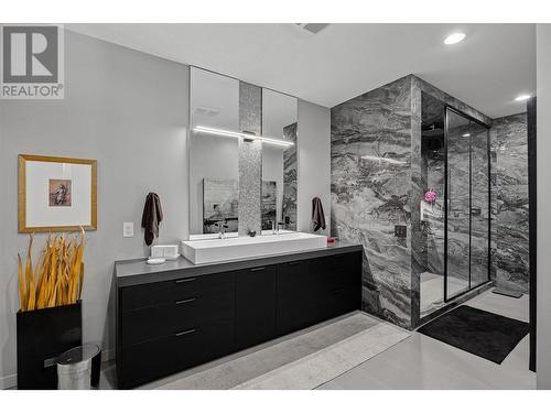 606 Willms Road, Kelowna, BC - Indoor Photo Showing Bathroom