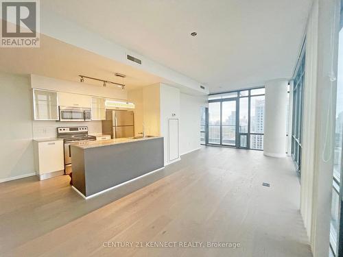 4303 - 38 Grenville Street, Toronto, ON - Indoor Photo Showing Kitchen