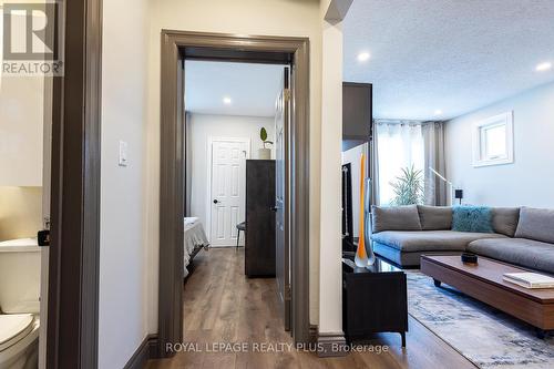 23 Mercer Road, Cambridge, ON - Indoor Photo Showing Living Room