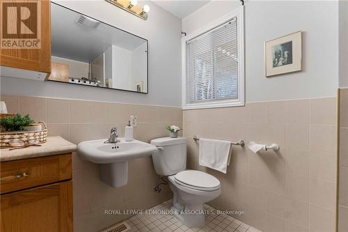 10 Mckay Street, Petawawa, ON - Indoor Photo Showing Bathroom