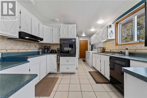 10 Mckay Street, Petawawa, ON - Indoor Photo Showing Kitchen