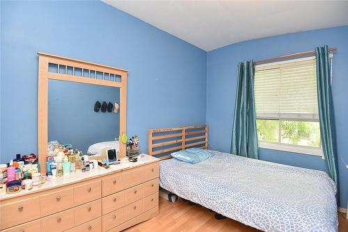 33 Fielding Crescent, Hamilton, ON - Indoor Photo Showing Bedroom