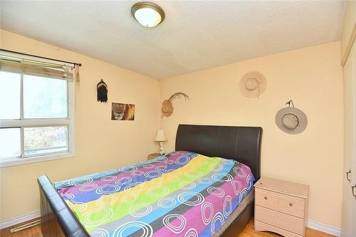 33 Fielding Crescent, Hamilton, ON - Indoor Photo Showing Bedroom