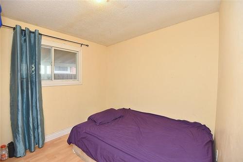 33 Fielding Crescent, Hamilton, ON - Indoor Photo Showing Bedroom