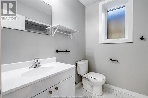 280 Glass Avenue Unit# 2, Kingsville, ON - Indoor Photo Showing Bathroom