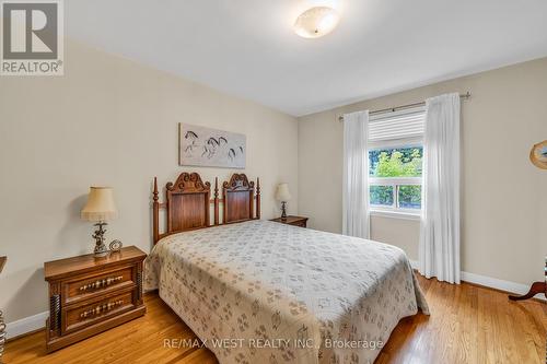 5 Picton Crescent, Toronto (Downsview-Roding-Cfb), ON - Indoor Photo Showing Bedroom