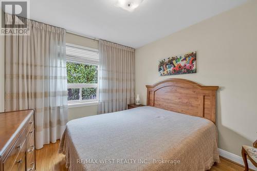 5 Picton Crescent, Toronto (Downsview-Roding-Cfb), ON - Indoor Photo Showing Bedroom