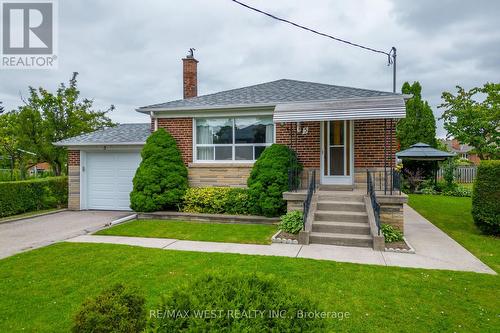 5 Picton Crescent, Toronto (Downsview-Roding-Cfb), ON - Outdoor