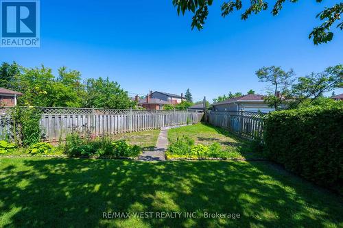 5 Picton Crescent, Toronto (Downsview-Roding-Cfb), ON - Outdoor With Backyard