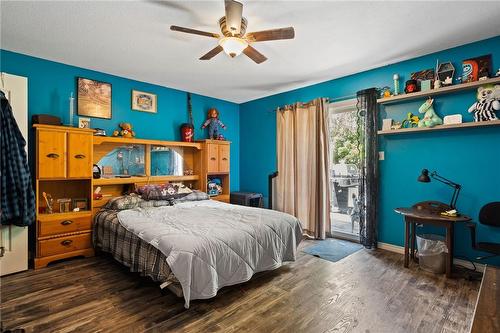 6125 Prospect Street, Niagara Falls, ON - Indoor Photo Showing Bedroom