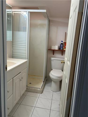 6125 Prospect Street, Niagara Falls, ON - Indoor Photo Showing Bathroom