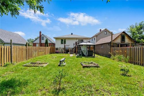 6125 Prospect Street, Niagara Falls, ON - Outdoor With Backyard