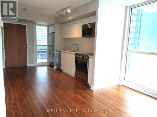 507 - 85 Queens Wharf Road, Toronto (Waterfront Communities), ON - Indoor Photo Showing Kitchen