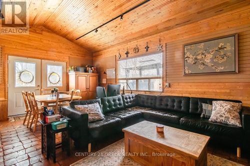 504 Main Street, Halton Hills, ON - Indoor Photo Showing Living Room