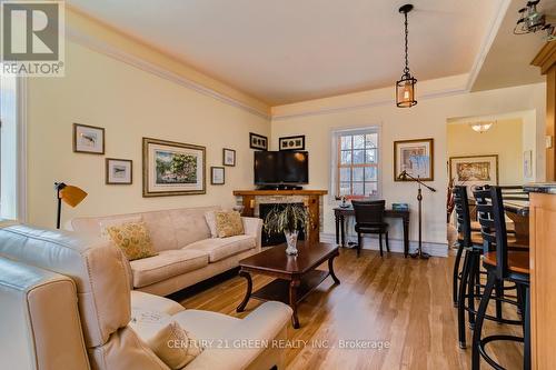 504 Main Street, Halton Hills, ON - Indoor Photo Showing Living Room