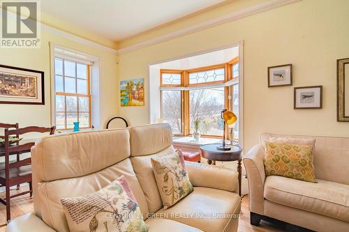 504 Main Street, Halton Hills, ON - Indoor Photo Showing Living Room