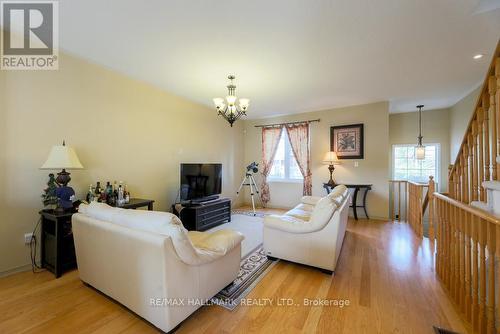 95 John Bell Crescent, Toronto (Clairlea-Birchmount), ON - Indoor Photo Showing Living Room