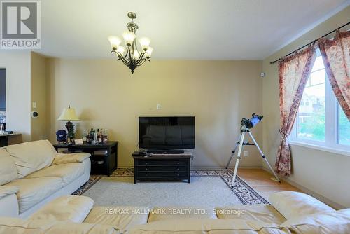 95 John Bell Crescent, Toronto (Clairlea-Birchmount), ON - Indoor Photo Showing Living Room