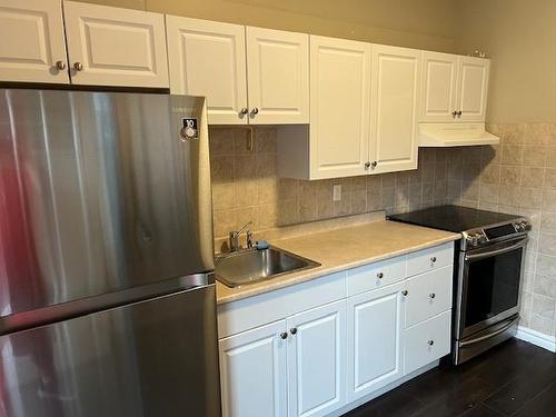 61 Oak Avenue, Hamilton, ON - Indoor Photo Showing Kitchen With Stainless Steel Kitchen