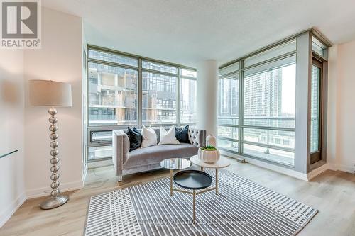 1108 - 81 Navy Wharf Court, Toronto (Waterfront Communities), ON - Indoor Photo Showing Living Room