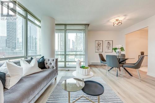 1108 - 81 Navy Wharf Court, Toronto (Waterfront Communities), ON - Indoor Photo Showing Living Room