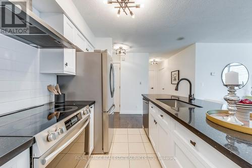 1108 - 81 Navy Wharf Court, Toronto (Waterfront Communities), ON - Indoor Photo Showing Kitchen With Upgraded Kitchen