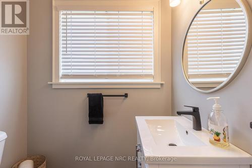 15 Rosewood Avenue, Welland, ON - Indoor Photo Showing Bathroom