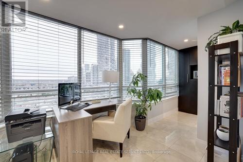 1602 - 550 Webb Drive, Mississauga, ON - Indoor