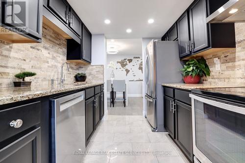 1602 - 550 Webb Drive, Mississauga, ON - Indoor Photo Showing Kitchen With Stainless Steel Kitchen With Upgraded Kitchen