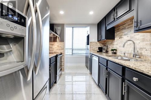 1602 - 550 Webb Drive, Mississauga, ON - Indoor Photo Showing Kitchen With Stainless Steel Kitchen With Double Sink With Upgraded Kitchen