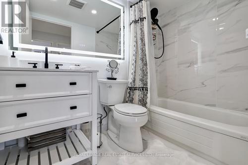 1602 - 550 Webb Drive, Mississauga, ON - Indoor Photo Showing Bathroom