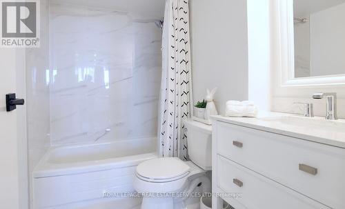 1602 - 550 Webb Drive, Mississauga, ON - Indoor Photo Showing Bathroom