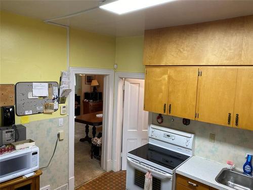 443 13Th Street, Brandon, MB - Indoor Photo Showing Kitchen