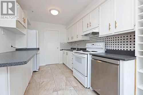 201 - 2170 Bromsgrove Road, Mississauga, ON - Indoor Photo Showing Kitchen