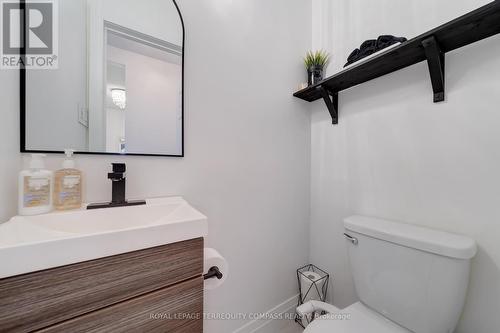 39 Division Street, Hamilton (Homeside), ON - Indoor Photo Showing Bathroom