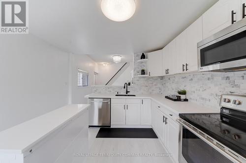 39 Division Street, Hamilton, ON - Indoor Photo Showing Kitchen