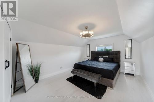 39 Division Street, Hamilton, ON - Indoor Photo Showing Bedroom