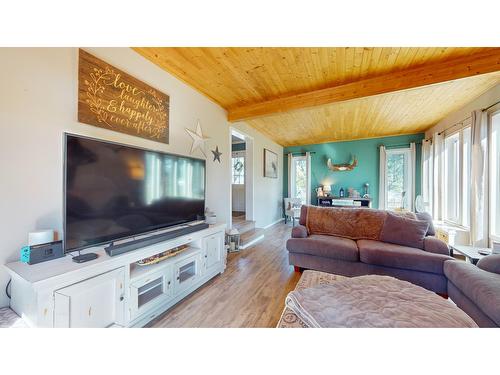 1524 12Th Avenue S, Cranbrook, BC - Indoor Photo Showing Living Room