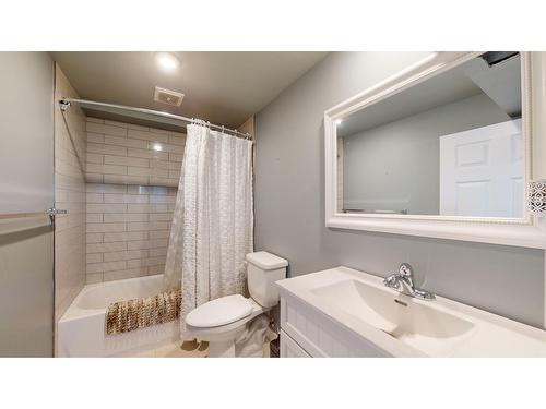 1524 12Th Avenue S, Cranbrook, BC - Indoor Photo Showing Bathroom