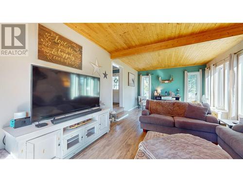 1524 12Th  S Avenue, Cranbrook, BC - Indoor Photo Showing Living Room