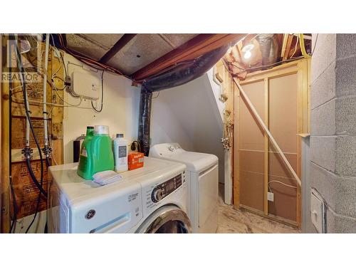 1524 12Th  S Avenue, Cranbrook, BC - Indoor Photo Showing Laundry Room