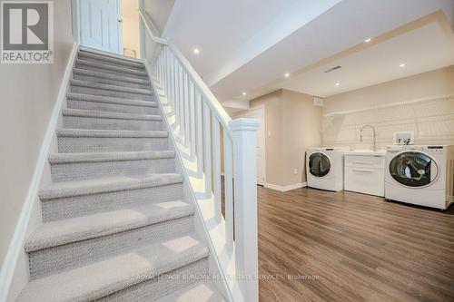 2206 Birchleaf Lane, Burlington, ON - Indoor Photo Showing Laundry Room