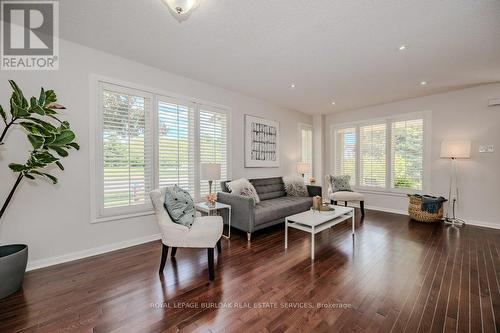 2206 Birchleaf Lane, Burlington (Orchard), ON - Indoor Photo Showing Living Room