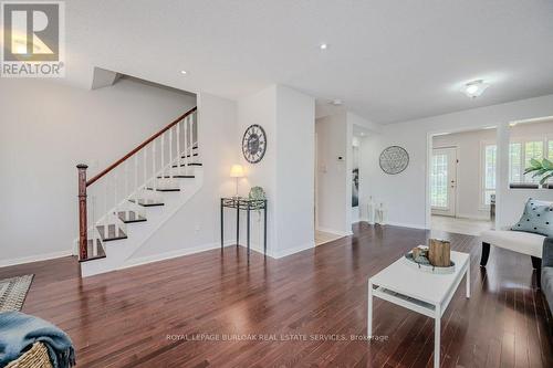 2206 Birchleaf Lane, Burlington (Orchard), ON - Indoor Photo Showing Living Room