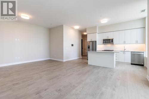 2205 - 3220 William Coltson Avenue, Oakville, ON - Indoor Photo Showing Kitchen