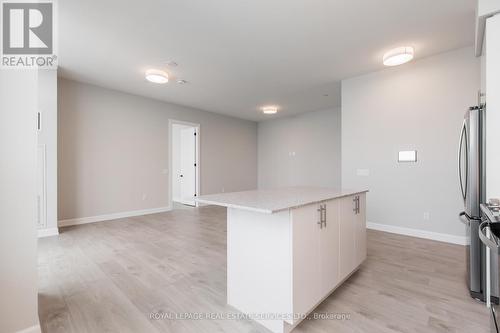 2205 - 3220 William Coltson Avenue, Oakville, ON - Indoor Photo Showing Kitchen