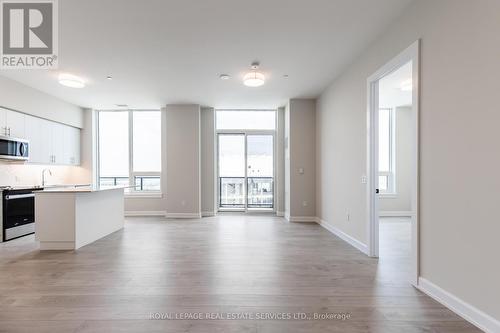 2205 - 3220 William Coltson Avenue, Oakville, ON - Indoor Photo Showing Kitchen