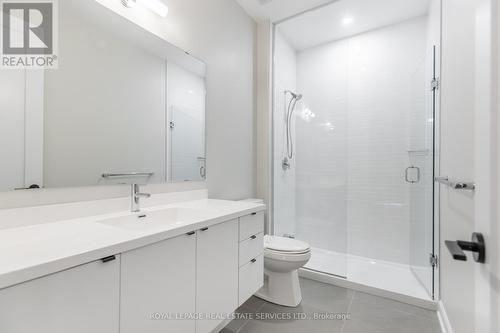 2205 - 3220 William Coltson Avenue, Oakville, ON - Indoor Photo Showing Bathroom