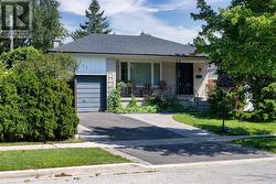 42 RICHLAND CRESCENT  Toronto, ON M9C 4C3